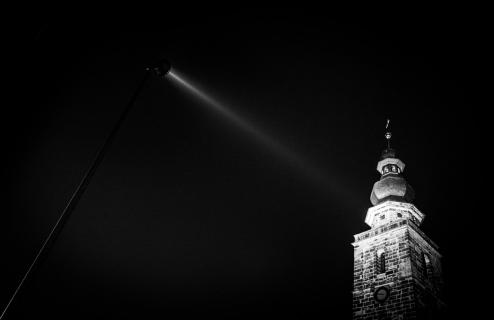 Lichtinsel in der Nacht
