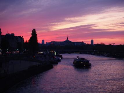 Nachthimmel über der Seine