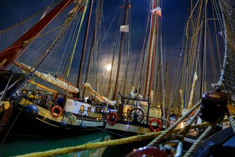 Lichter im Hafen