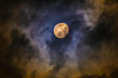 Dramatischer Mond
