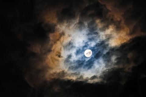 Dramatischer Mond
