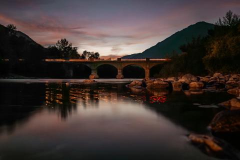 Steinbrücke in Slowenien