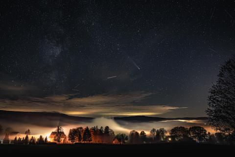 Sternenhimmel über Nebelfeld