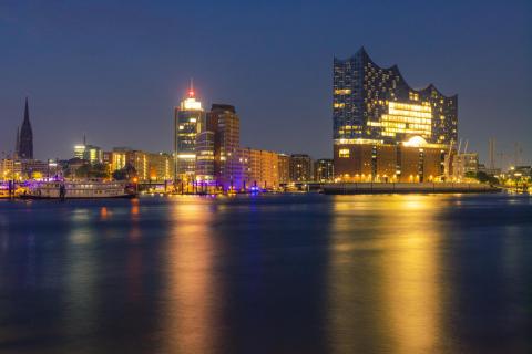 an der Elbe bei Nacht
