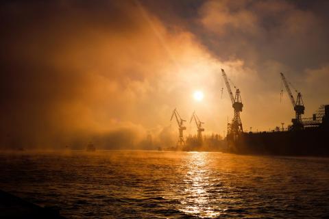 Hafen im Nebel