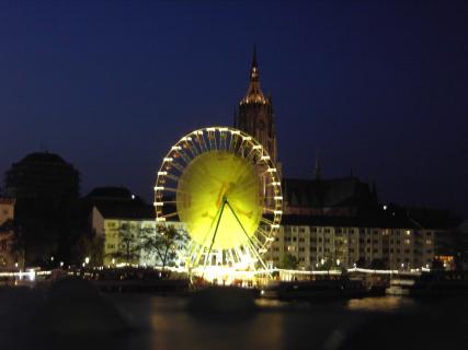 Riesenrad am Mainufer