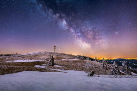 Milchstraße über dem Feldberg im Winter