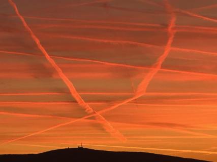 Flugverkehr über dem Brocken im Harz