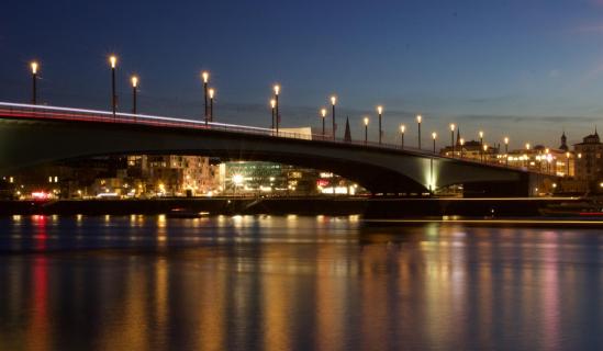 Ein Winterabend am Rhein