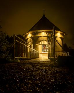 Itze by Night