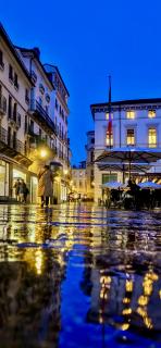 Vicenza bei Regen in der Nacht