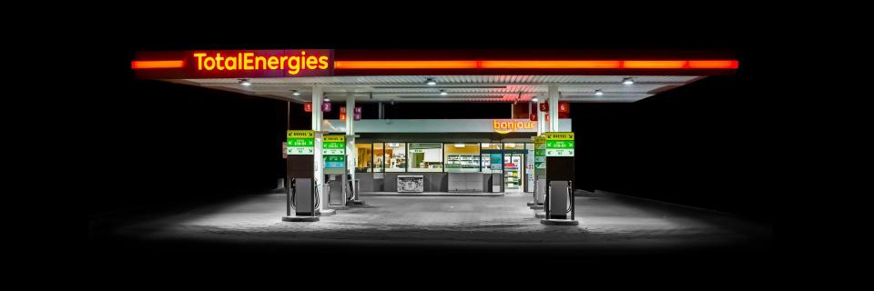 Orange Tankstelle