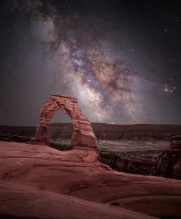 Galaktisches Tor - Der Delicate Arch unter der Milchstraße