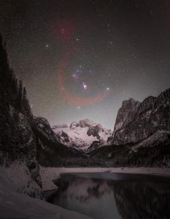 Sternenklare Ruhe: Orion über dem Gosausee und den Gipfeln d