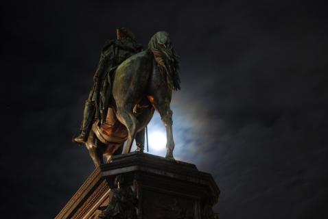 Friedrich II. Denkmal im Mondlicht