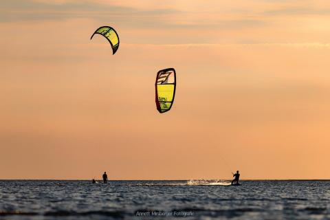 Kiter im Sonnenuntergang