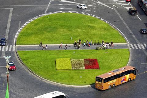 3 Piazza venezia_arnold_jeserznik