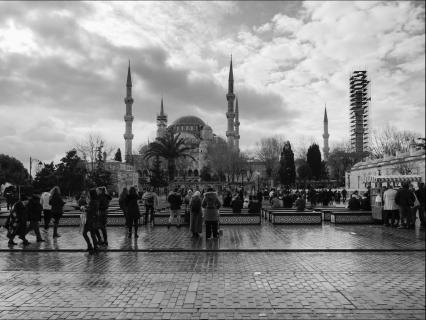 Blaue Moschee im Regen