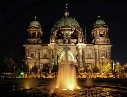 Berliner Dom bei Nacht