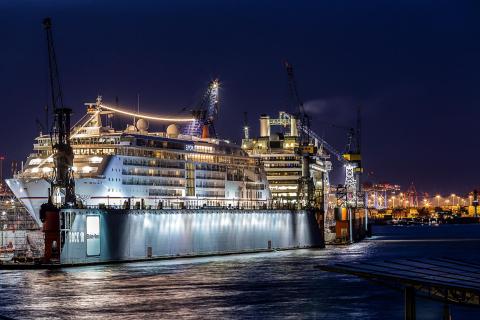 Hamburg Dock10 - Kreuzfahrtschiff Europa 2