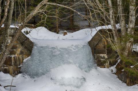 Gefrorener Wasserfall