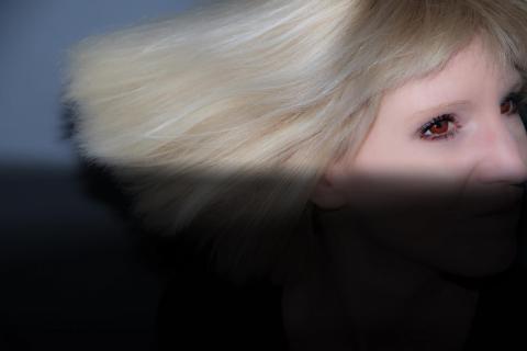 red contacts