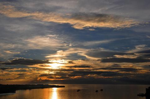 Abend an der Küste von Tagbilaran