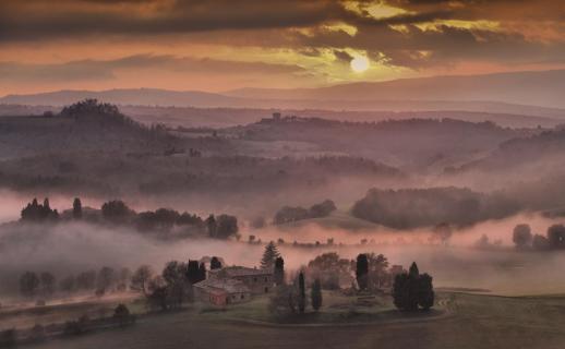 Sonnenuntergang mit Bodennebel