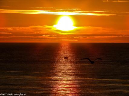 goldener Sonnenuntergang am Meer