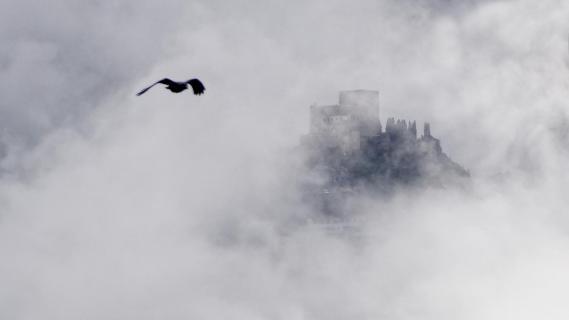 Burg in Wolken