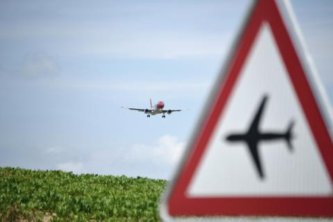 Achtung, Flugzeug! 1