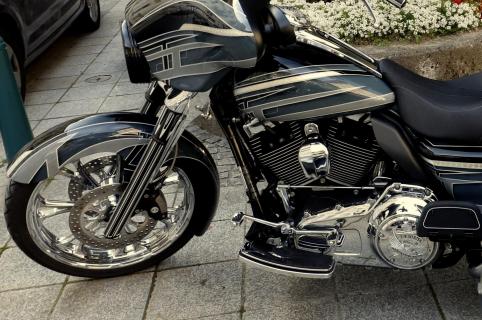 HARLEY-DAVIDSON