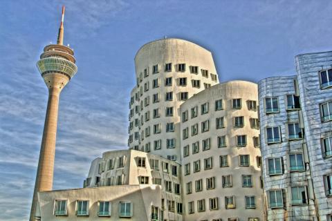 Gehrybauten und Fernsehturm