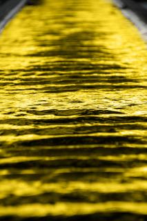 goldenes Wasser