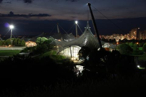 Olympiapark bei Nacht
