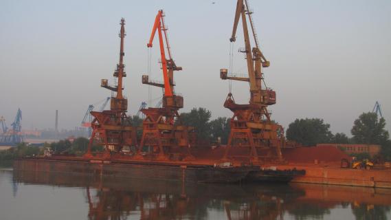 Hafenanlage von Tulcea (Tor zum Donaudelta)in der Morgensonne