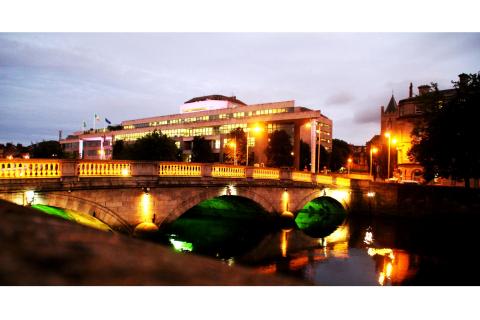 DUBLIN AT NIGHT