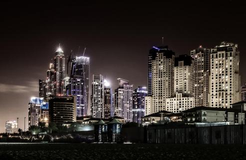 Dubai Marina bei Nacht