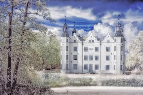 Schloss im Park (2)