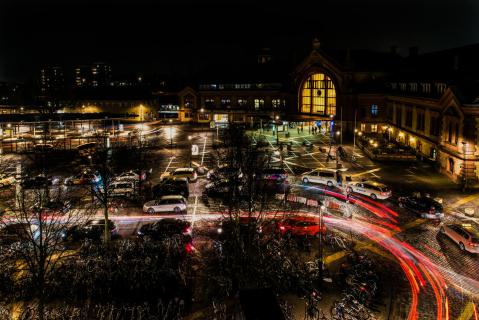 Hauptbahnhof Vorplatz bei Nacht