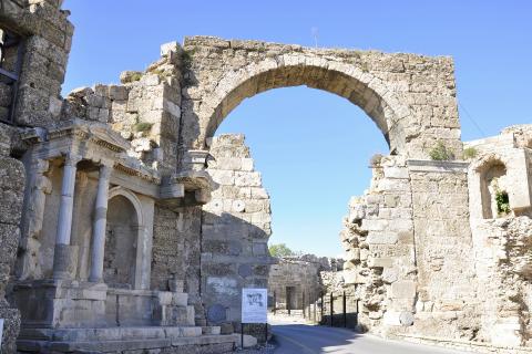 Hadrian Tor