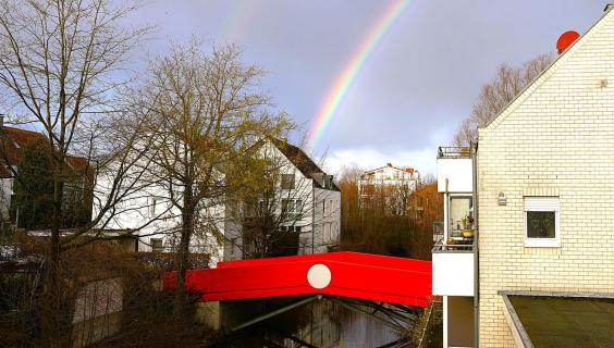 Die rote Brücke