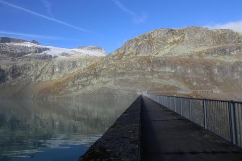 Weg neben dem See