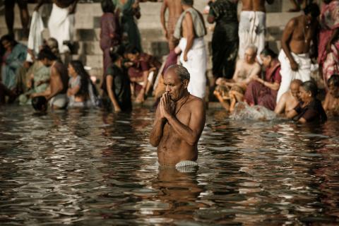 Morgen Gebet am Ganges