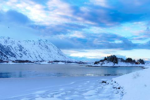 Sonnenaufgang im norwegischen Winter