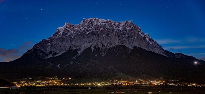 Zugspitze bei Nacht