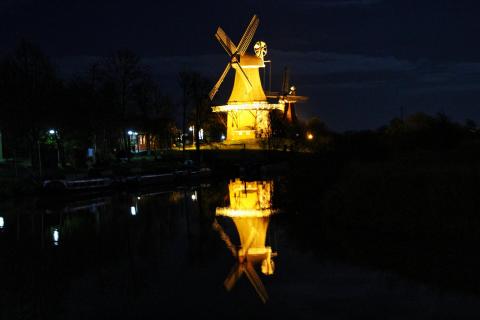Greetsieler Mühle bei Nacht
