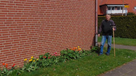 Mein lieber Vater, der mir das fotografieren beigebracht hat, und seine schönen Blumen.....