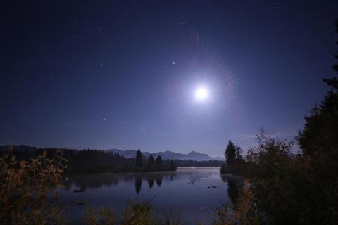 Lechbrucker See im Mondschein
