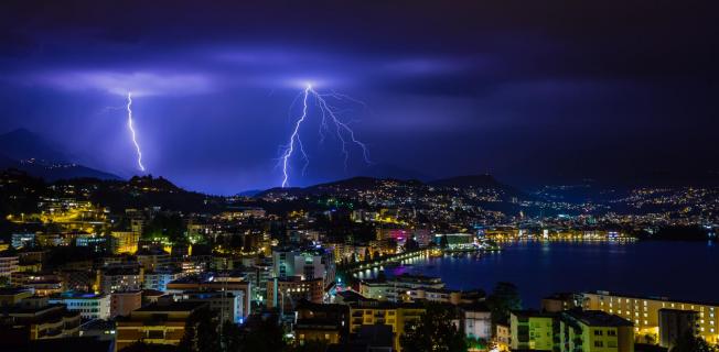 Blitze über Lugano